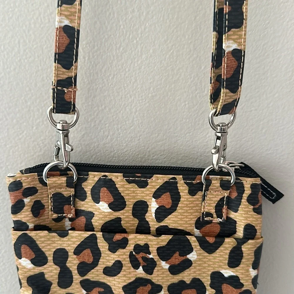 Scout Sally Go Lightly Crossbody Bag Leopard Print NWT Chic Travel Vacation Boho - Picture 7 of 10